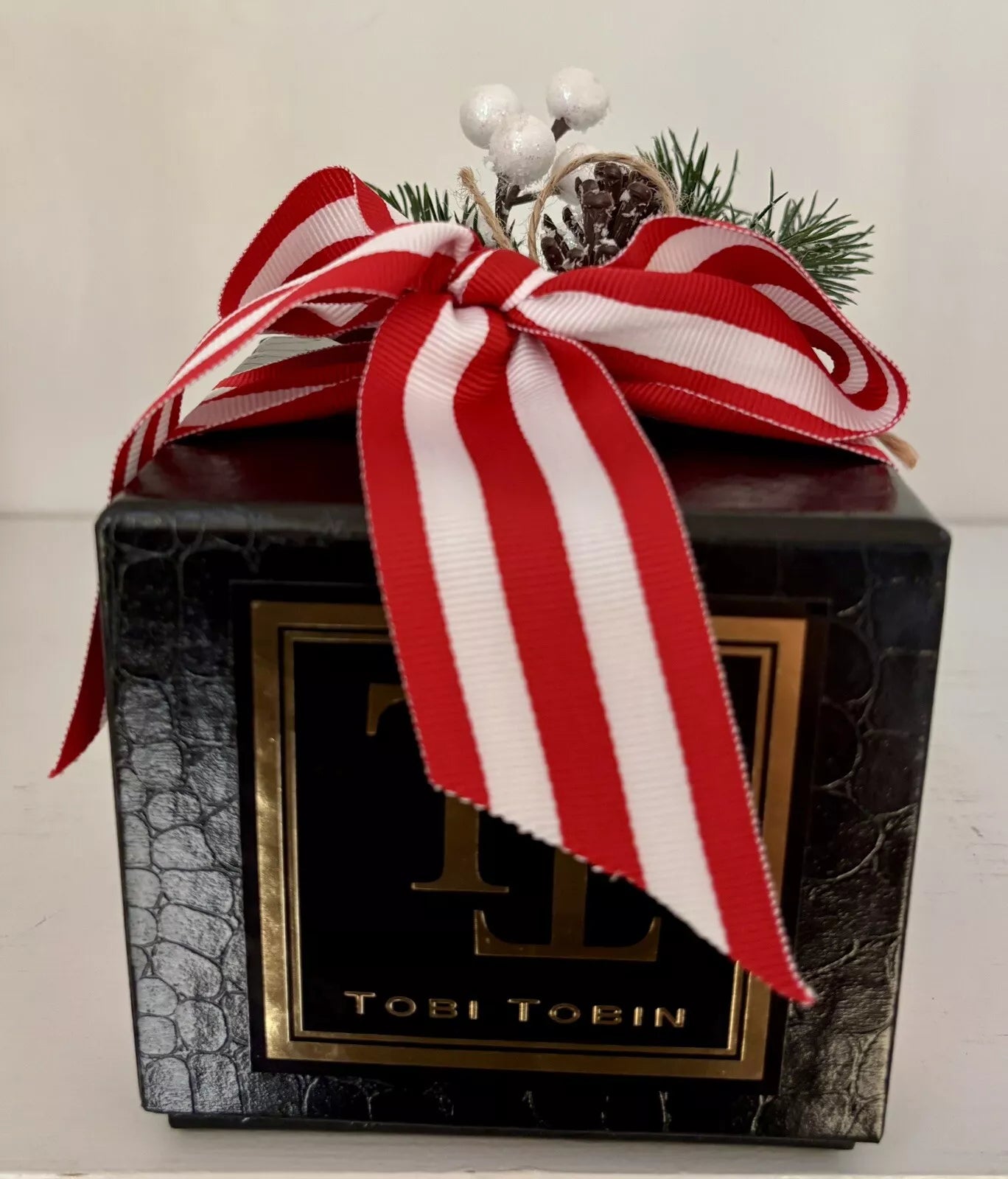 Tobi Tobin Winter Lodge Holiday Bow 9oz