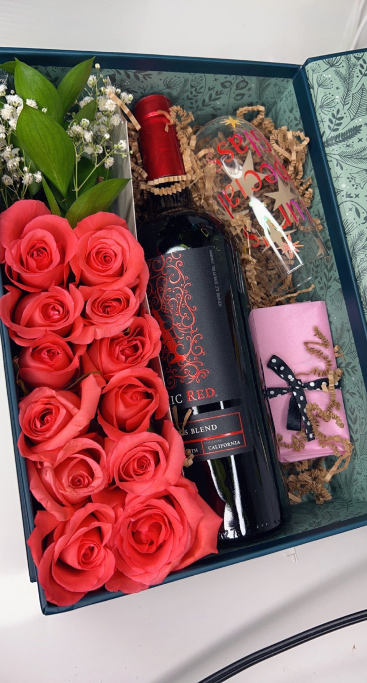 WINE AND ROSES GIFT BOX